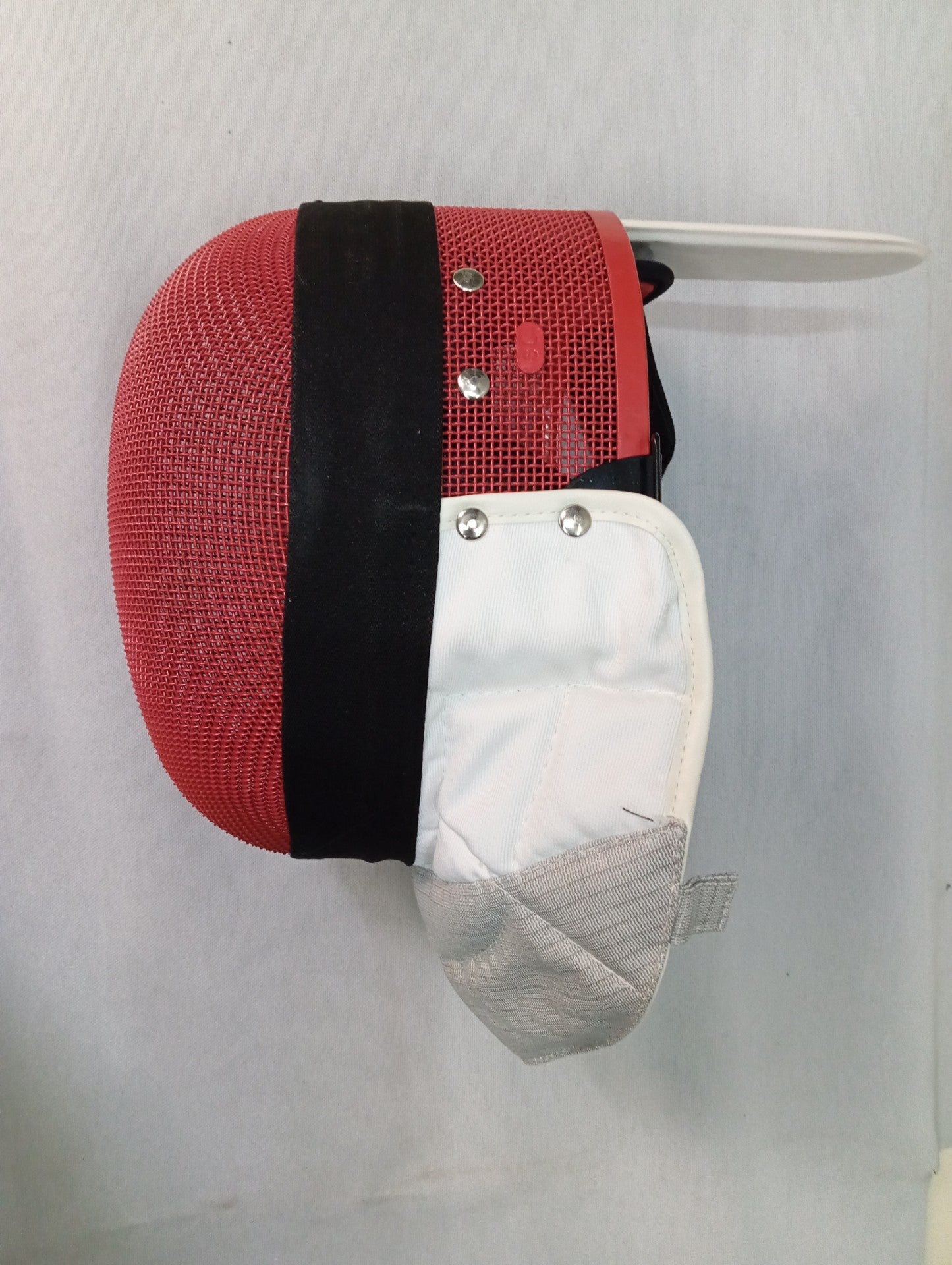 ΜΑΣΚΑ ξίφους ασκήσεως χρωματιστή 350Ν